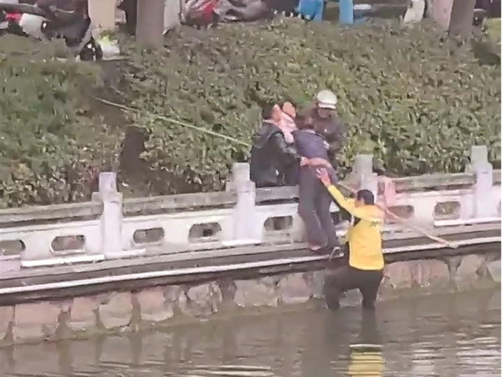 海安外賣小哥勇救落水者